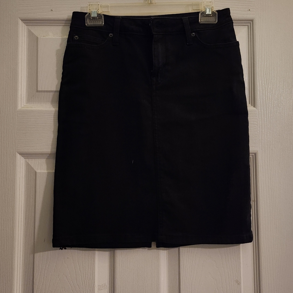NWOT Black Jean Skirt Size 4 EUC